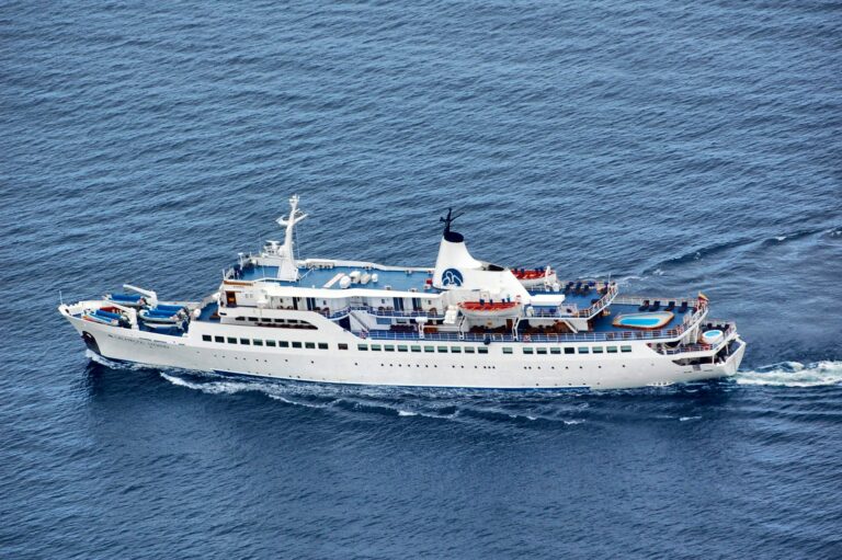M/V Galápagos Legend